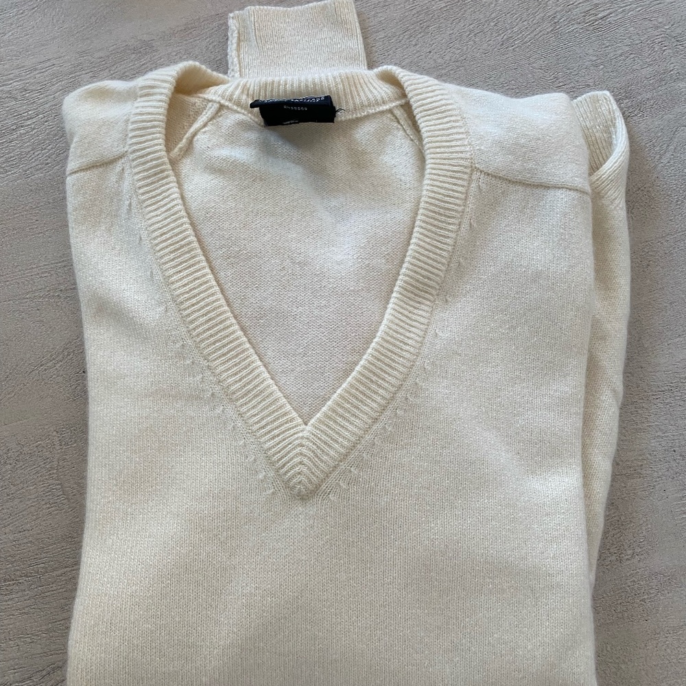 Clan Douglas for Nordstrom cream cashmere v neck sweater